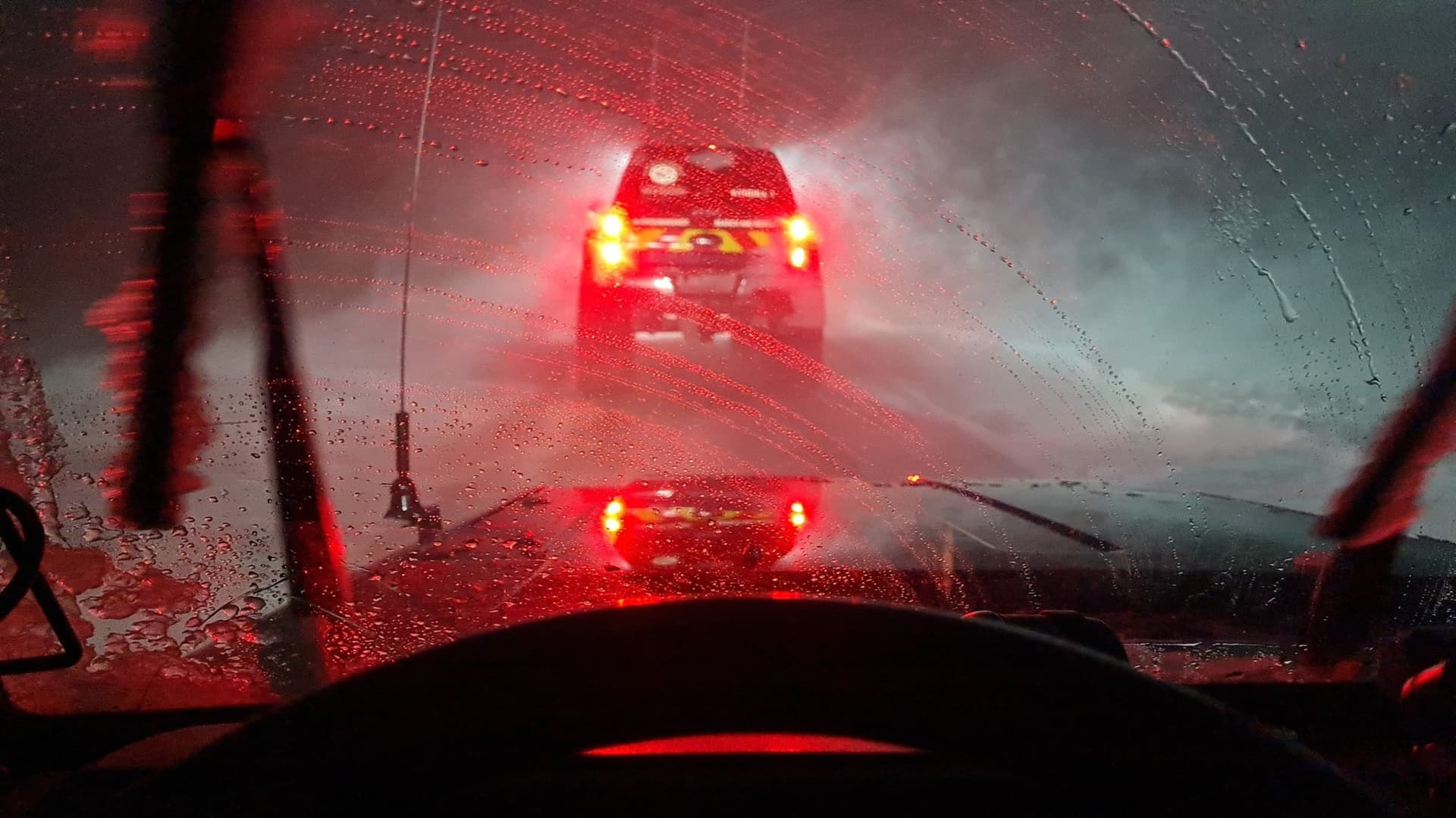 Hvessir um miðjan dag og gæti orðið blint til aksturs