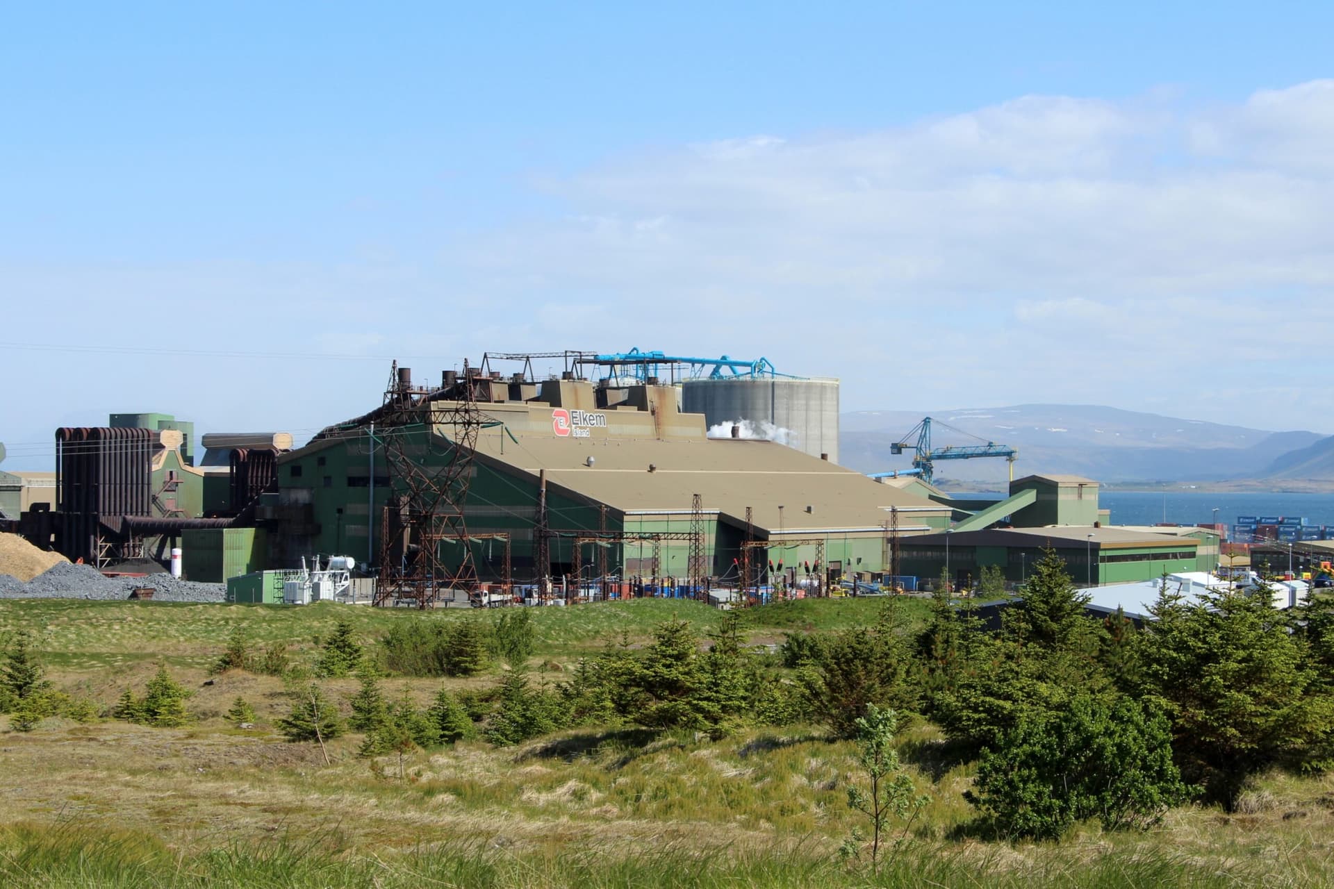 Kínverjar selja sig út úr Elkem