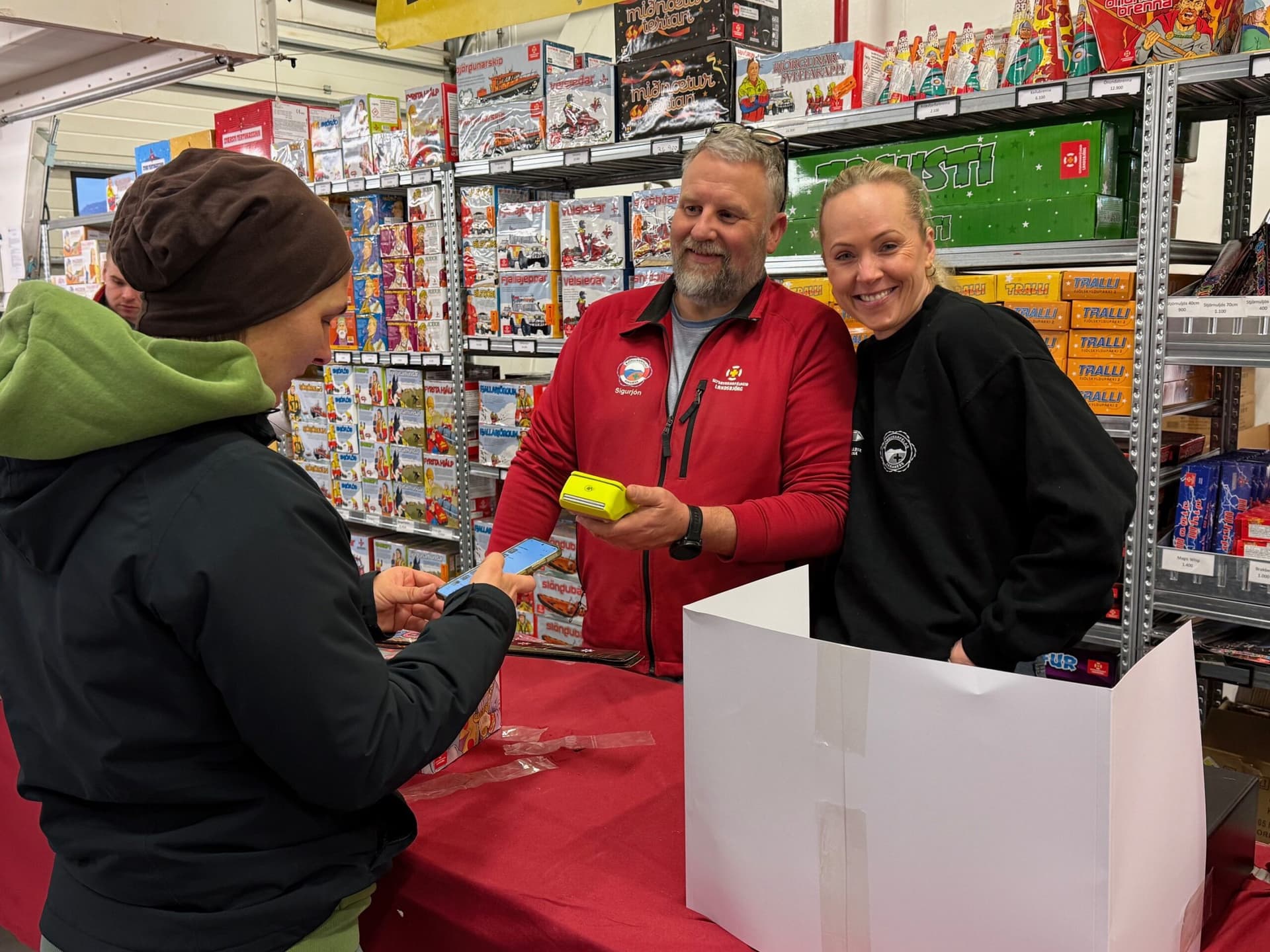 Langstærsti söludagur flugelda runninn upp