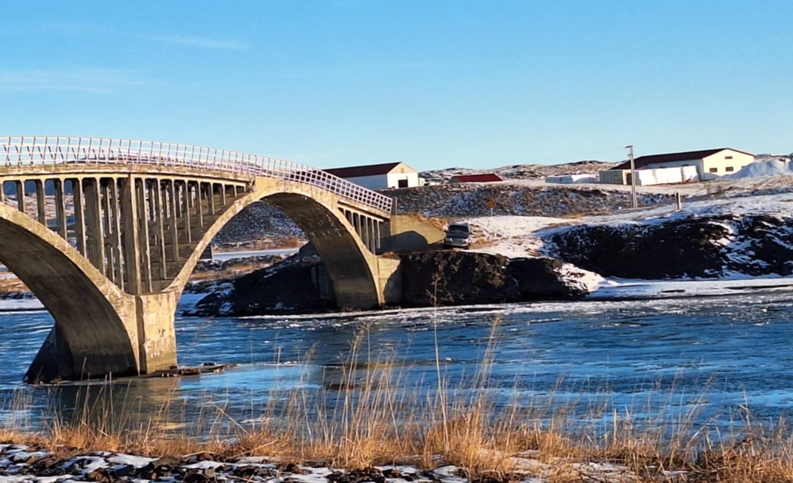 Mildi að lenti ekki í ánni