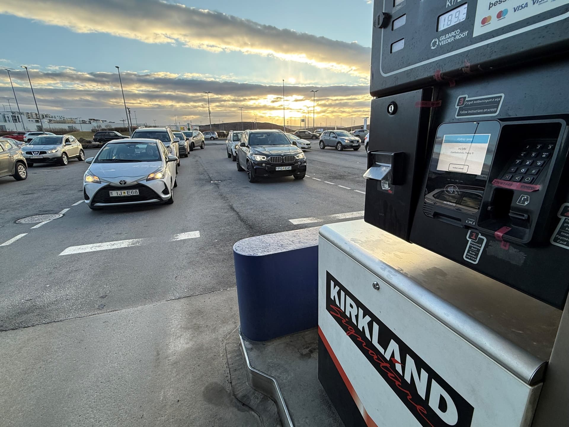 Eldsneytisverð tuttugu krónum of hátt vegna sögulegrar álagningar