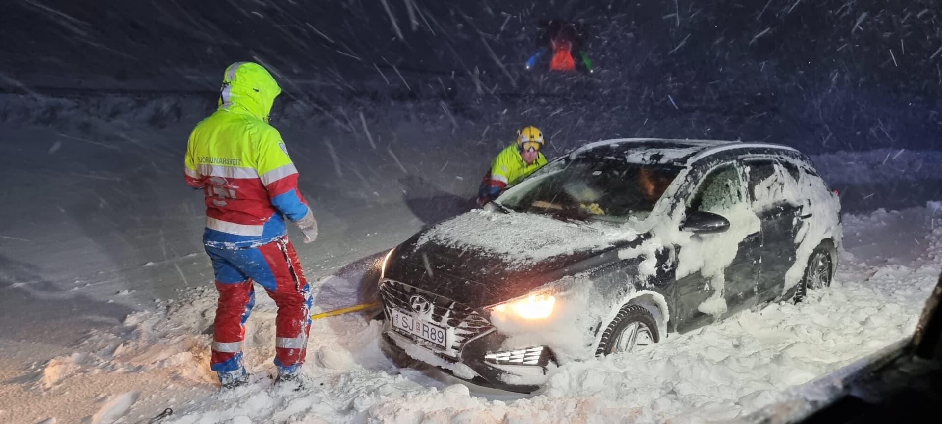 Björgunarsveitir komu fjölmörgum til aðstoðar