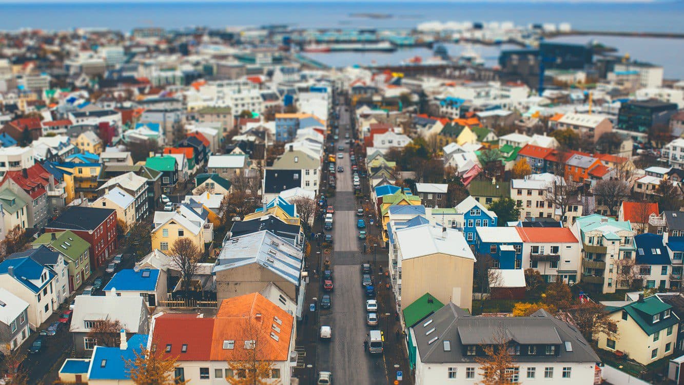 Ætlar að sameina tvær stofnanir