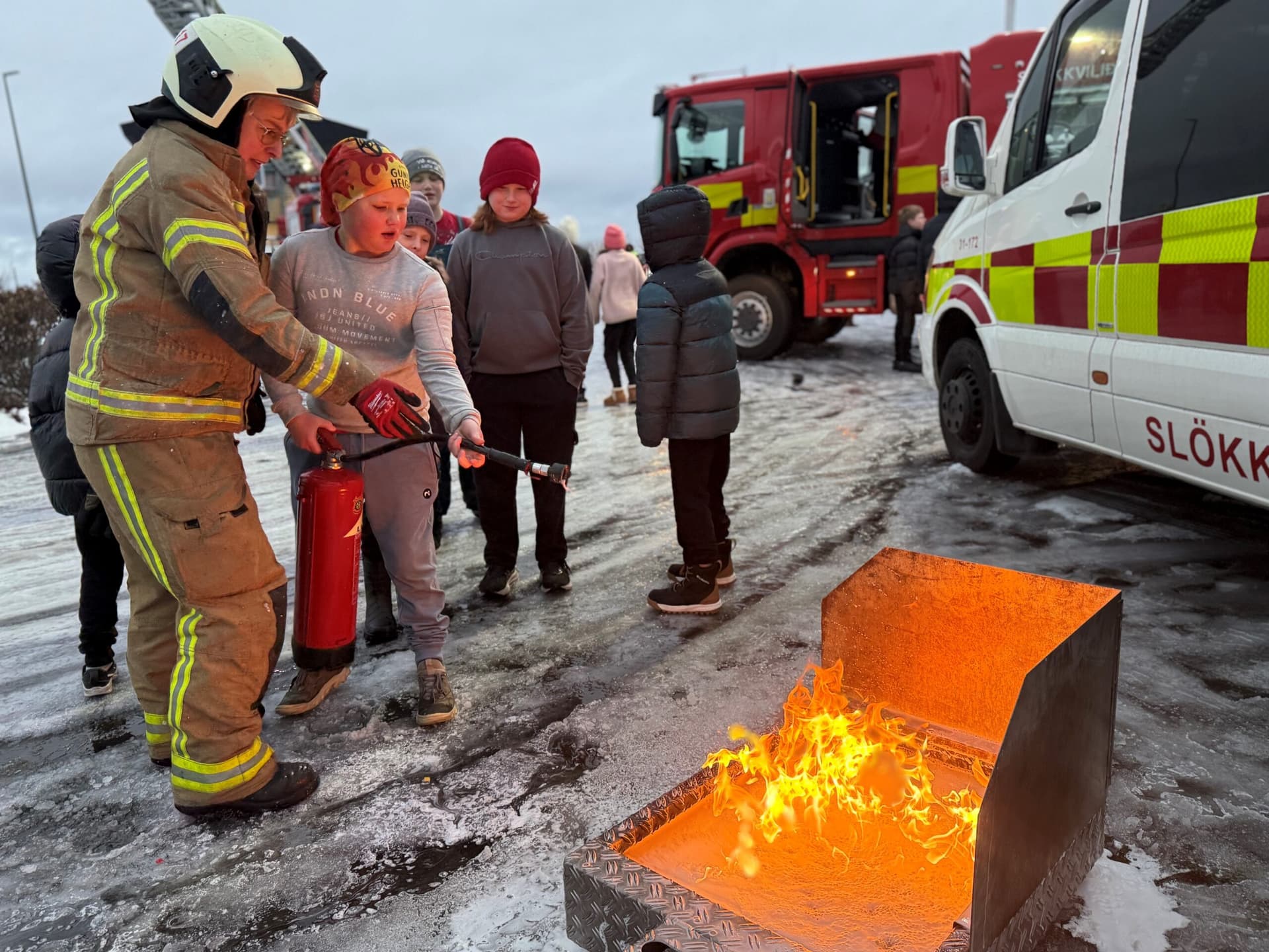 Eldvarnaátaki á landsvísu var ýtt úr vör í Heiðarskóla – myndasyrpa