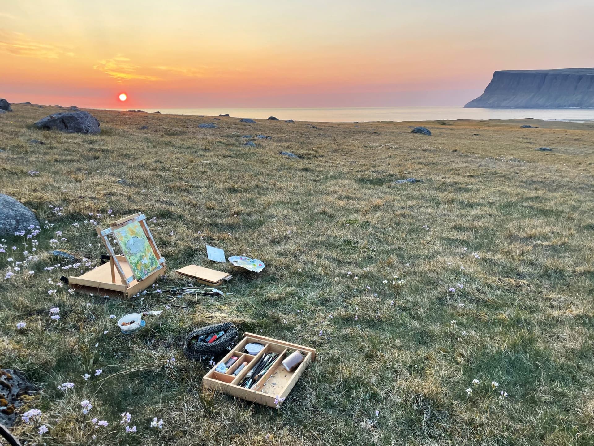 Opnar sýningu í Borgarnesi með skírskotun í uppruna sinn