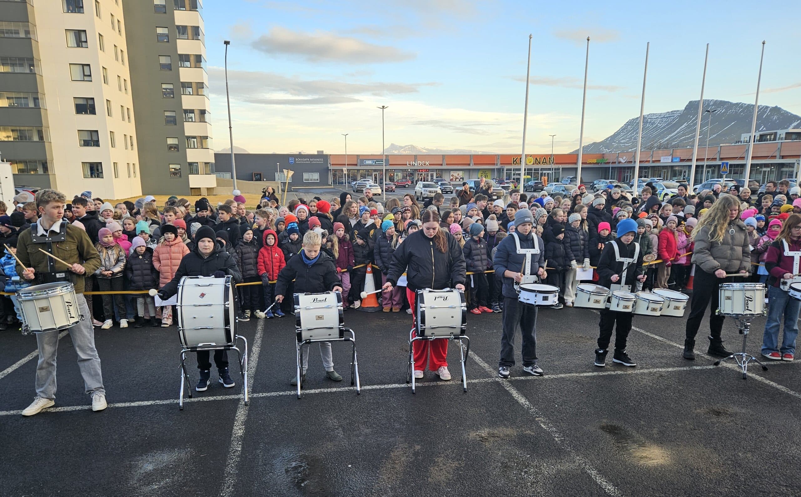 Það var öflug trommusveit sem skapaði þéttan takt gegn einelti.