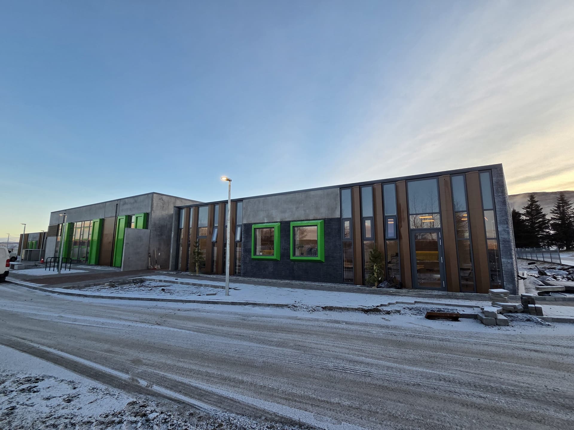 Nýbygging á Kleppjárnsreykjum fram úr áætlun