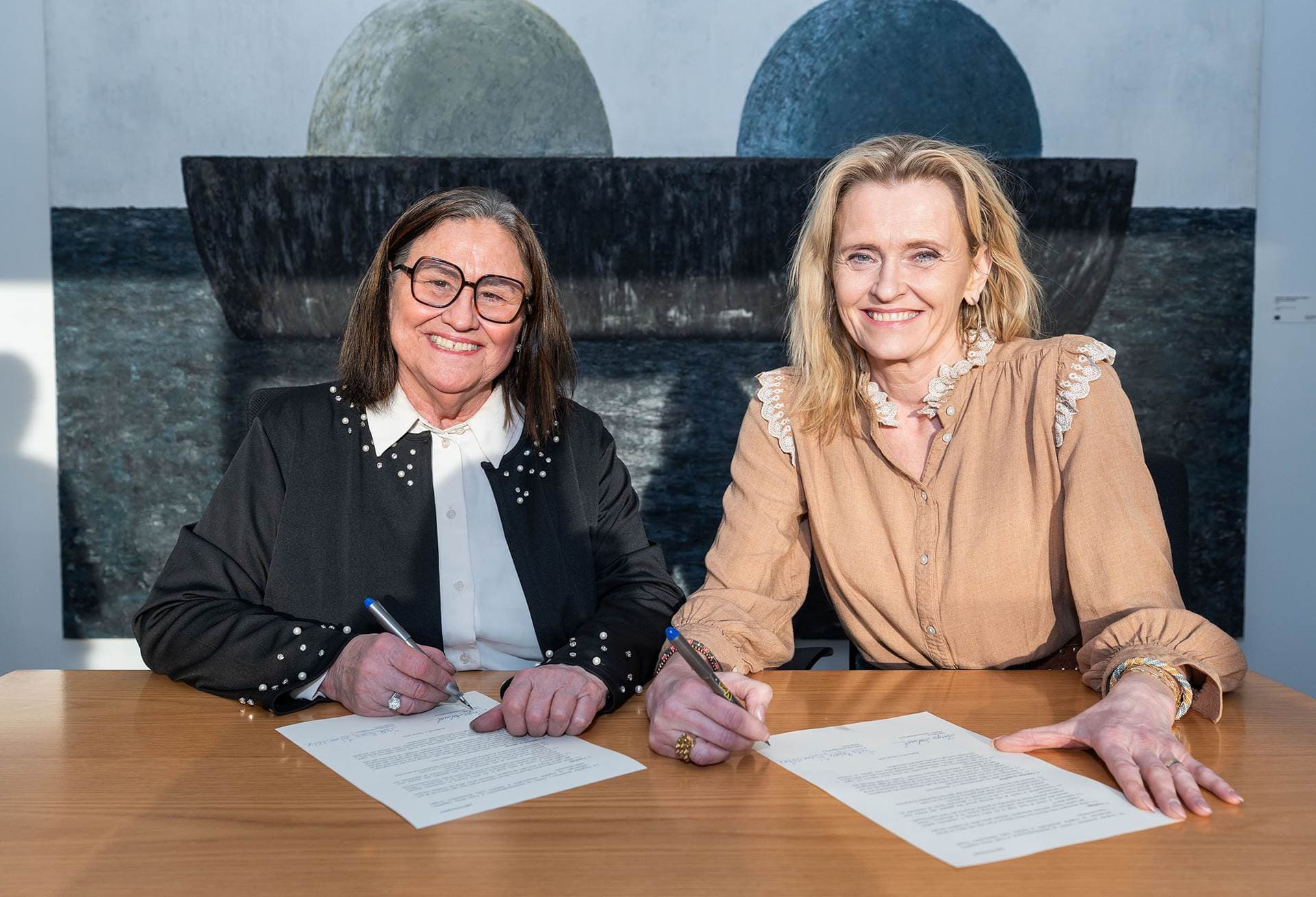 Semja um rekstur PMTO miðstöðvar á landsvísu