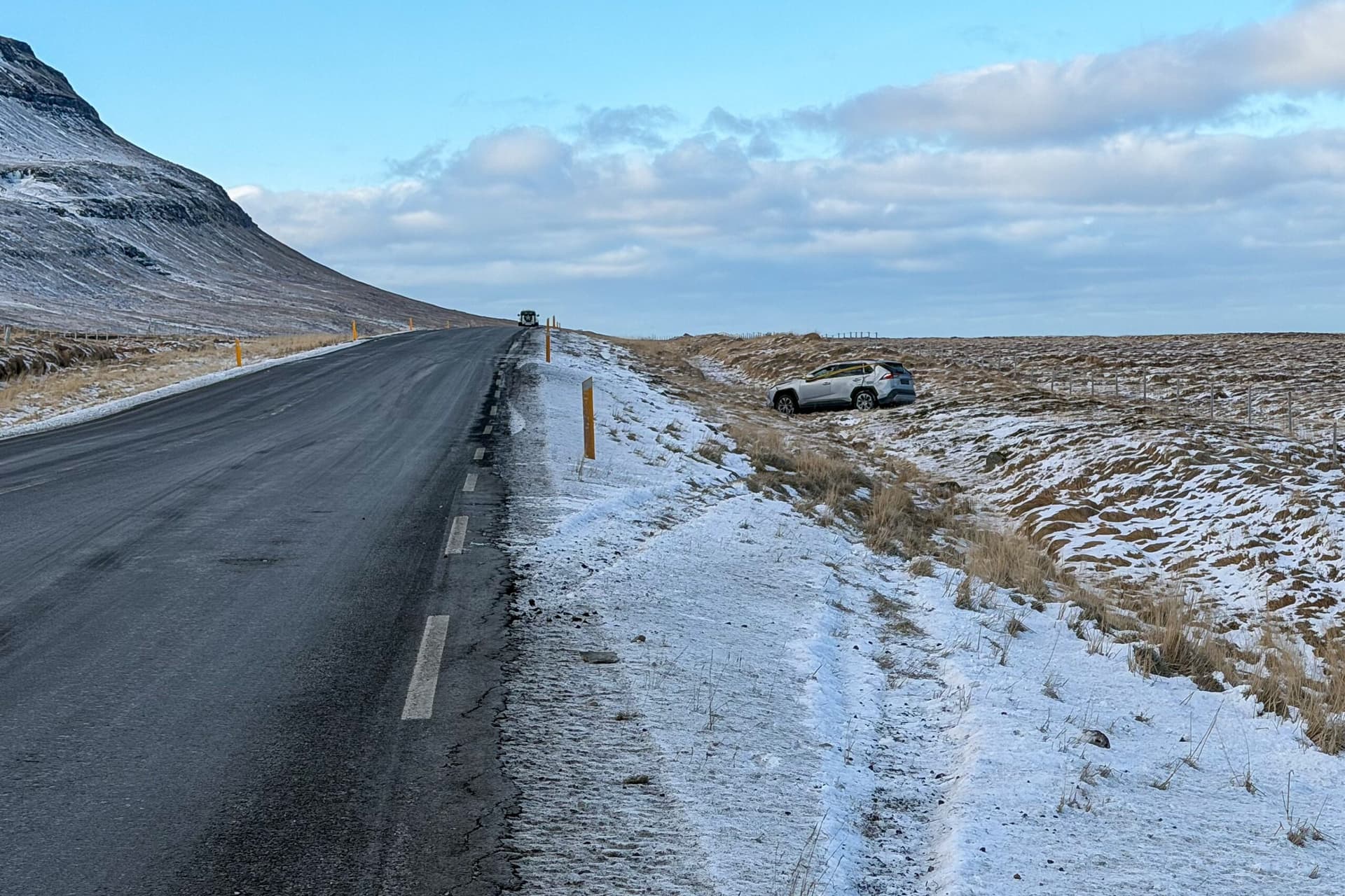 Sluppu með skrekkinn úr bílveltu