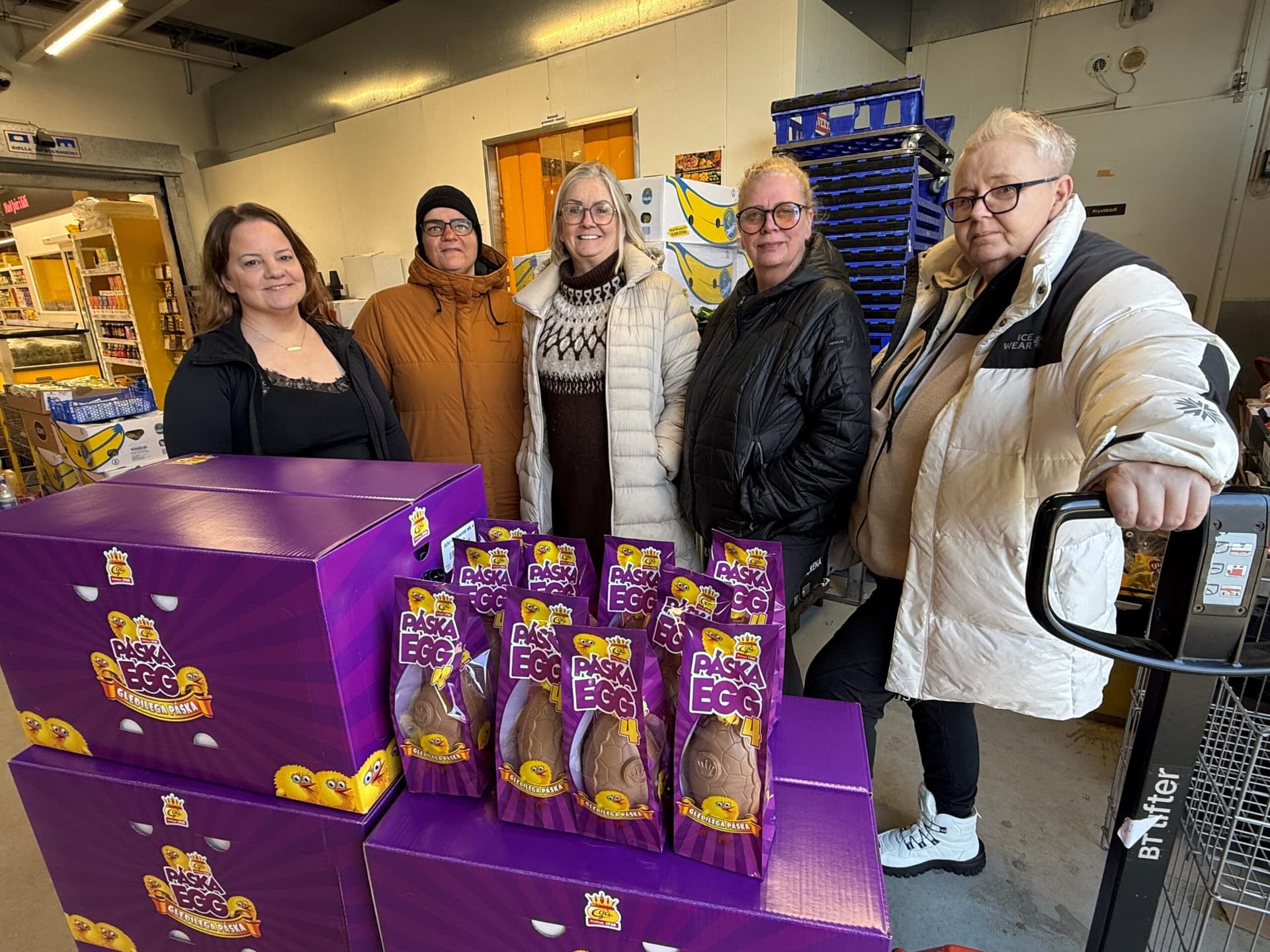 Amma Andrea færði Mæðrastyrksnefnd páskaegg