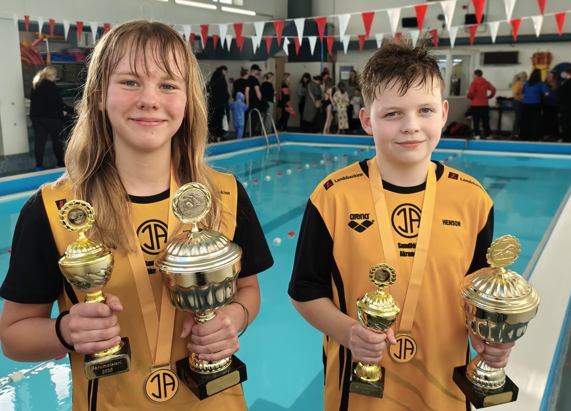 Góð stemning á Bárumóti í sundi