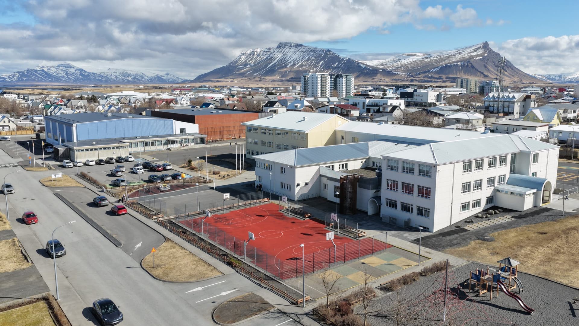 Viðamiklum framkvæmdum lokið í Brekkubæjarskóla – myndasyrpa